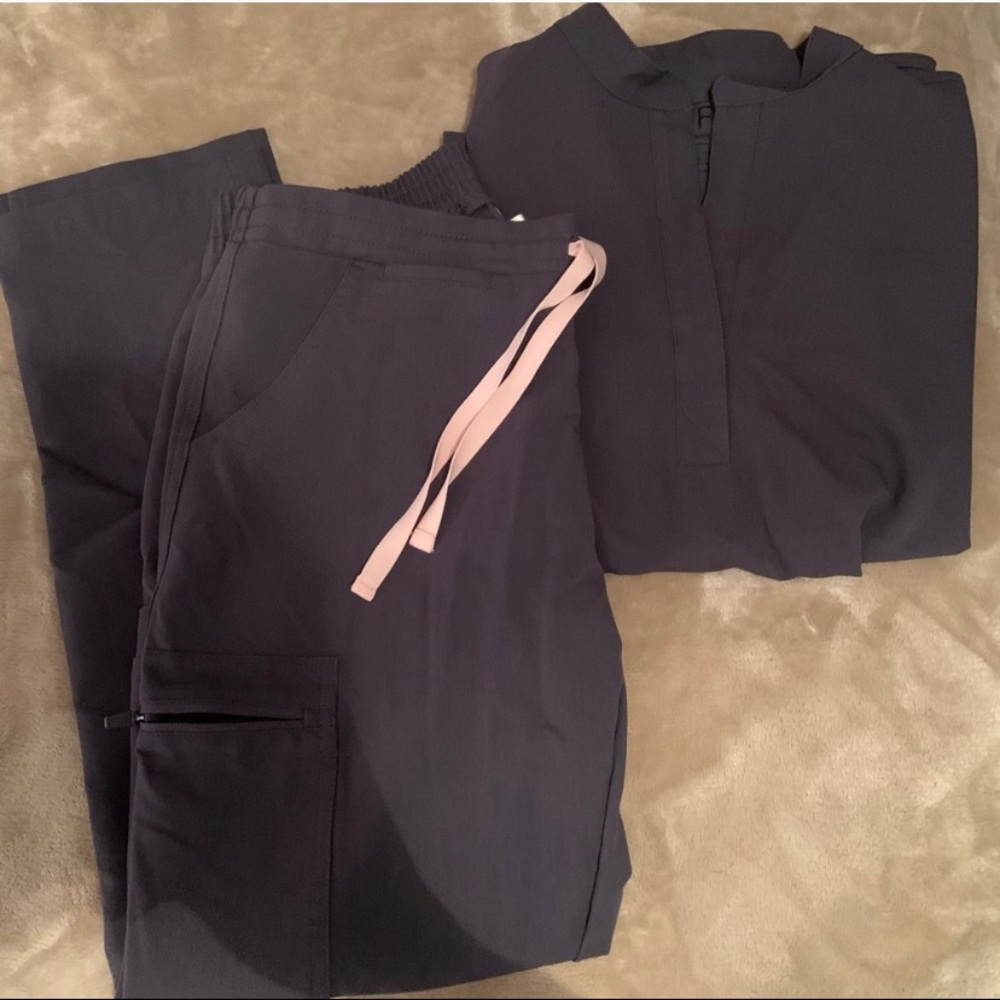 Figs charcoal scrub set